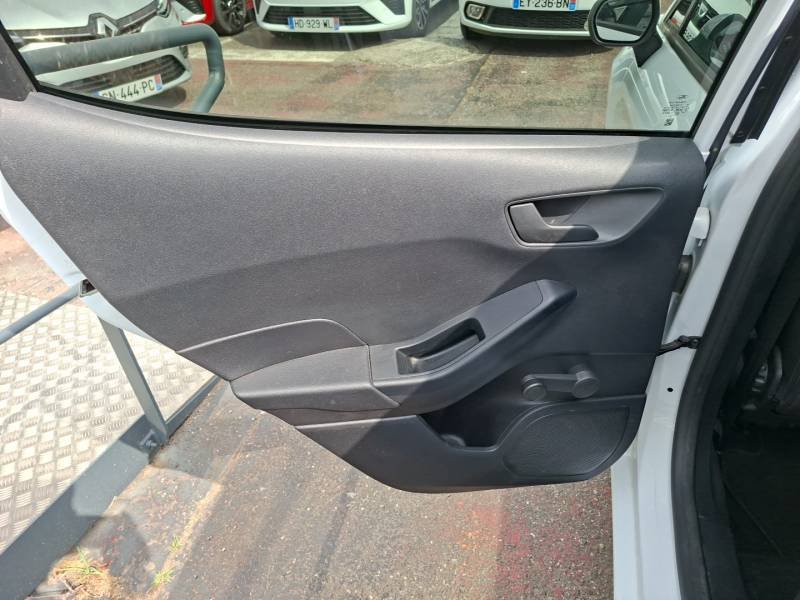 Ford Fiesta - Photo 25