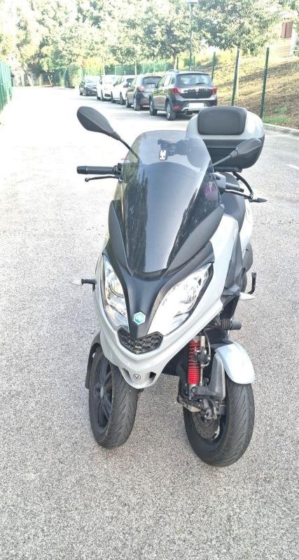 Piaggio MP3 - Photo 3