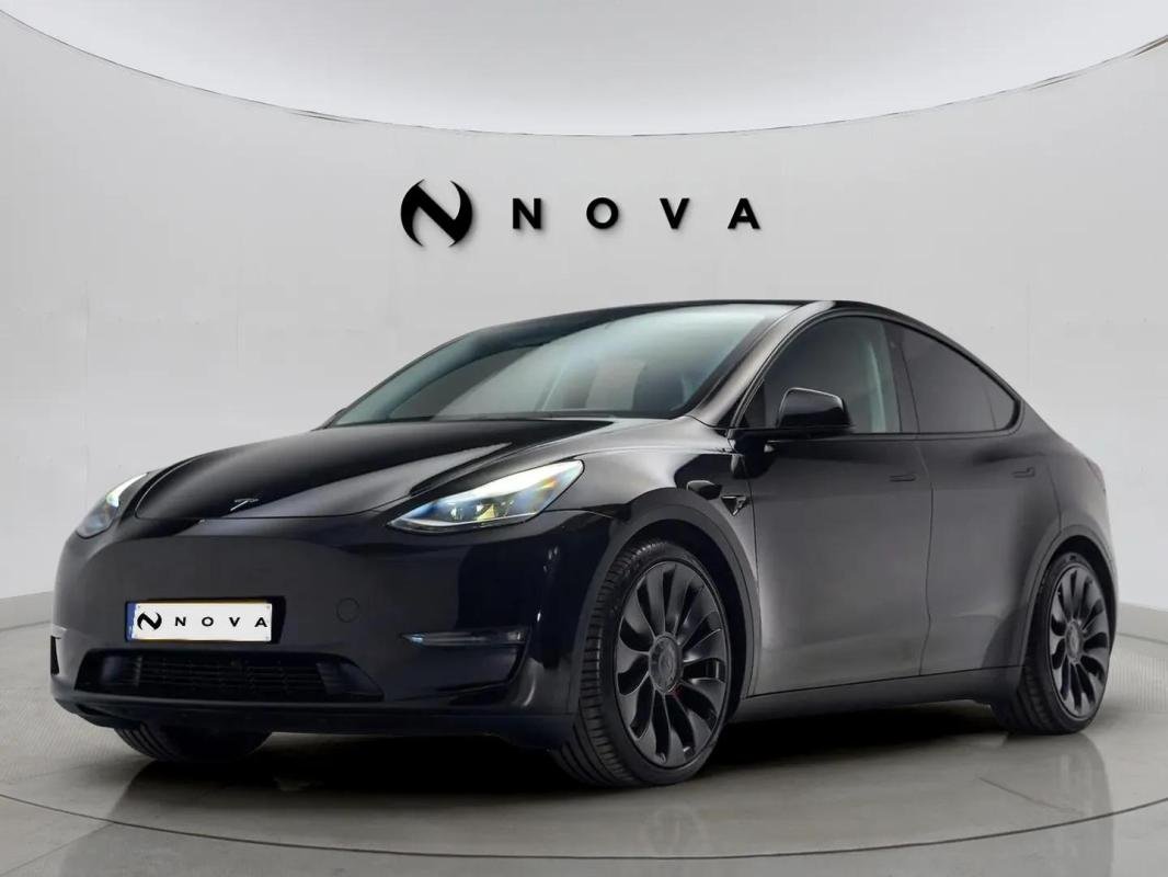 Tesla Model Y - Photo 1