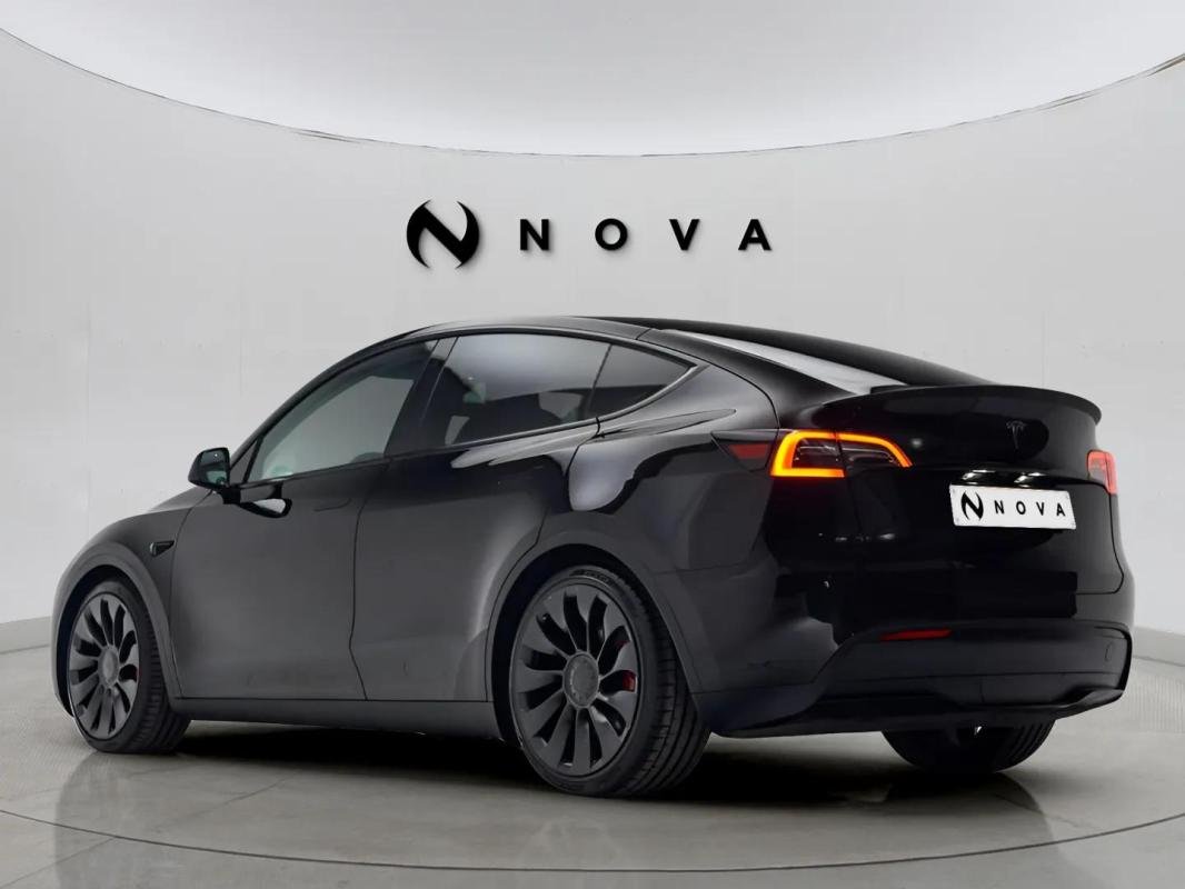 Tesla Model Y - Photo 3