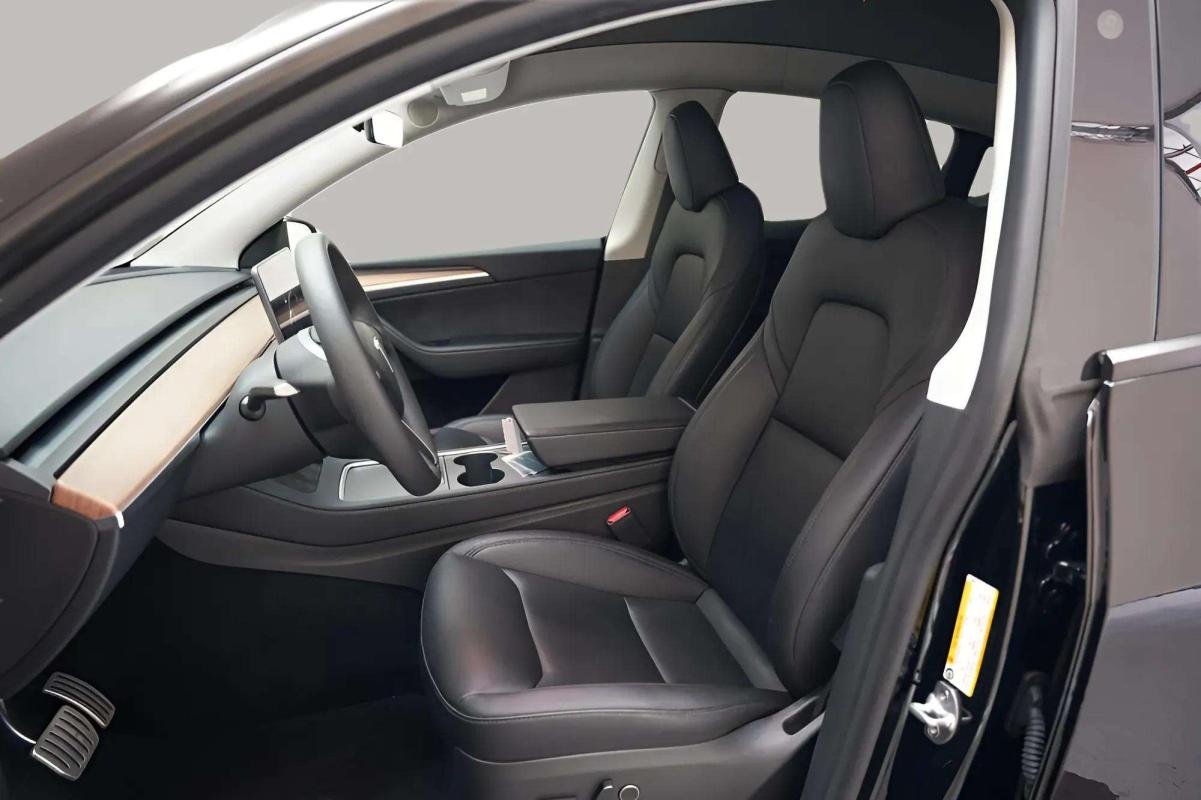 Tesla Model Y - Photo 5