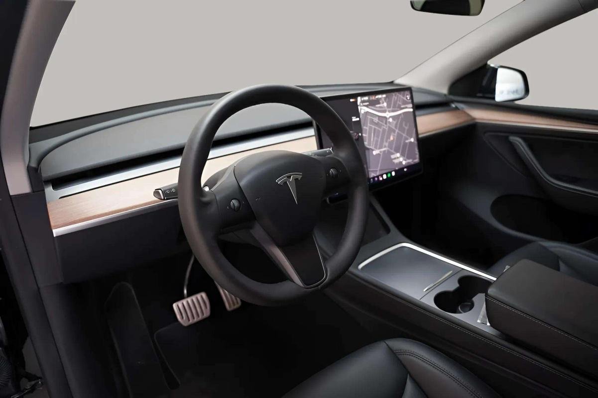 Tesla Model Y - Photo 8