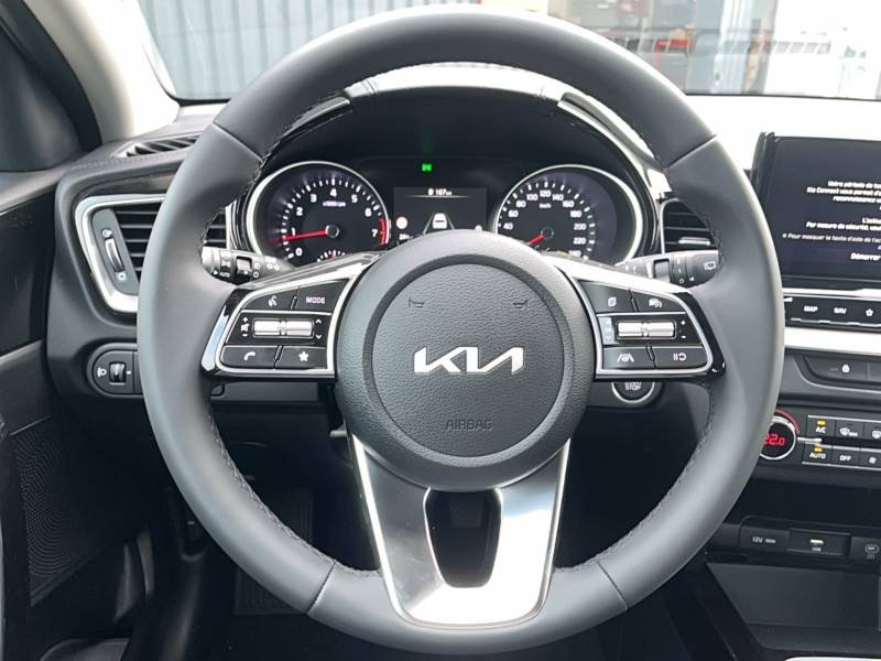 Kia CEED - Photo 25