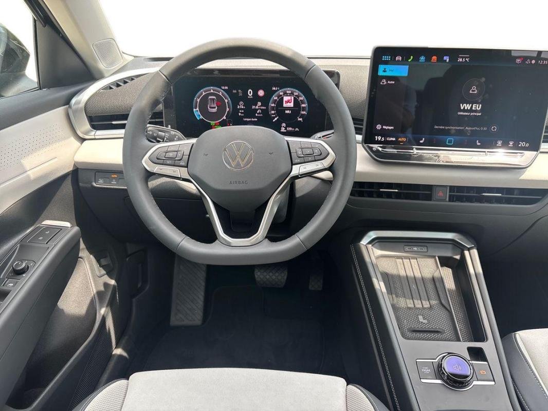 Volkswagen T-Roc - Photo 24