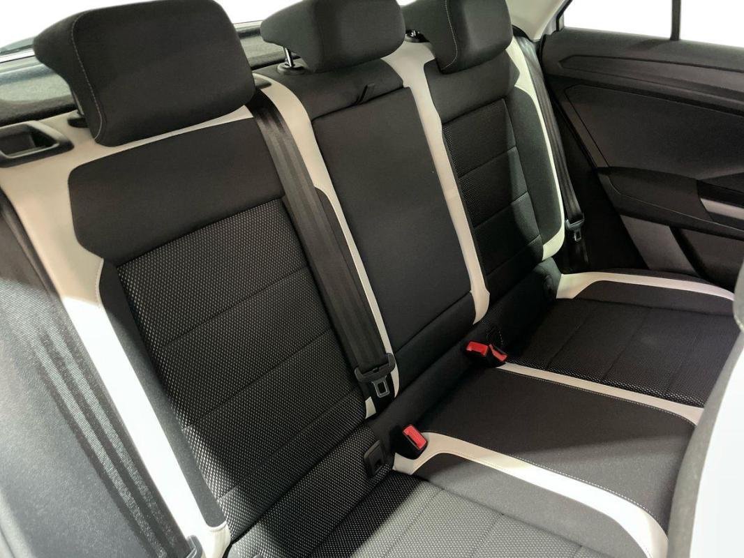 Volkswagen T-Roc - Photo 23