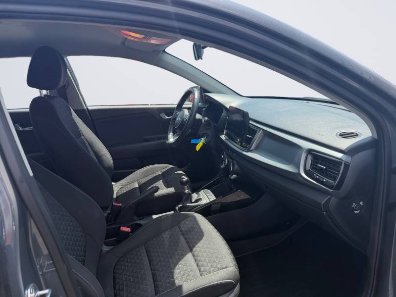 Kia Rio - Photo 15