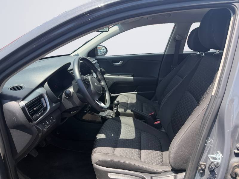 Kia Rio - Photo 9