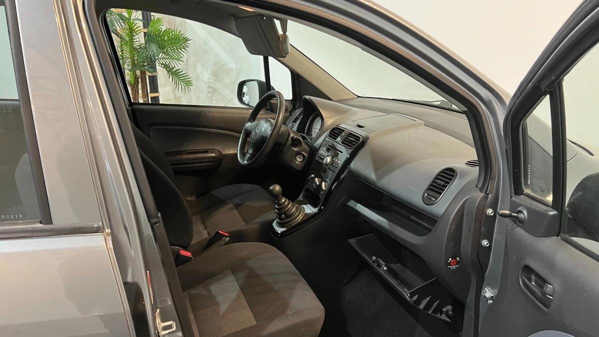 Opel Agila - Photo 13