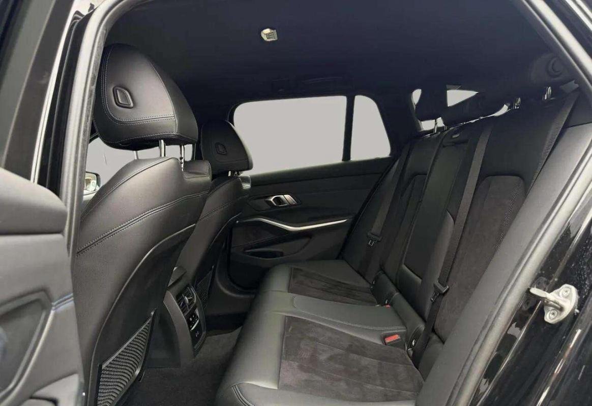 BMW 330e - Photo 12