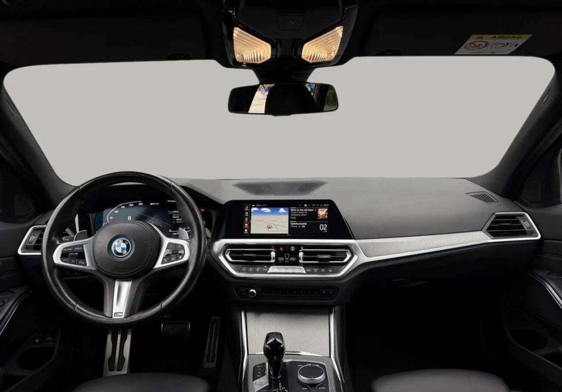 BMW 330e - Photo 13
