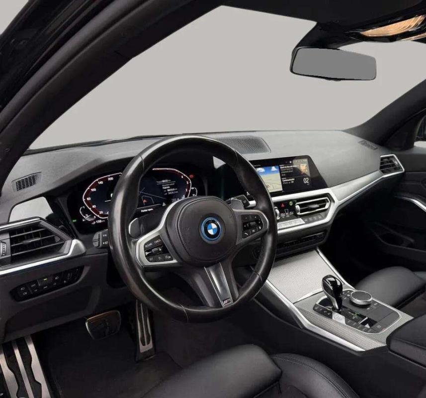 BMW 330e - Photo 14