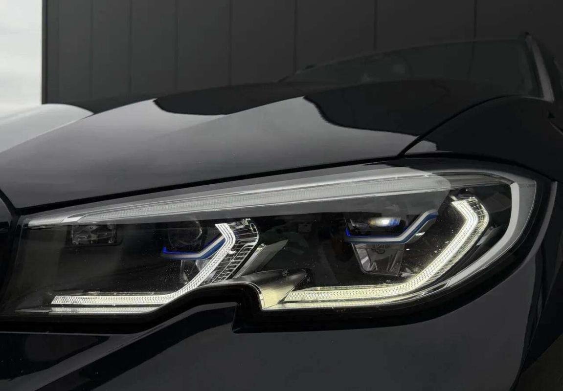 BMW 330e - Photo 15