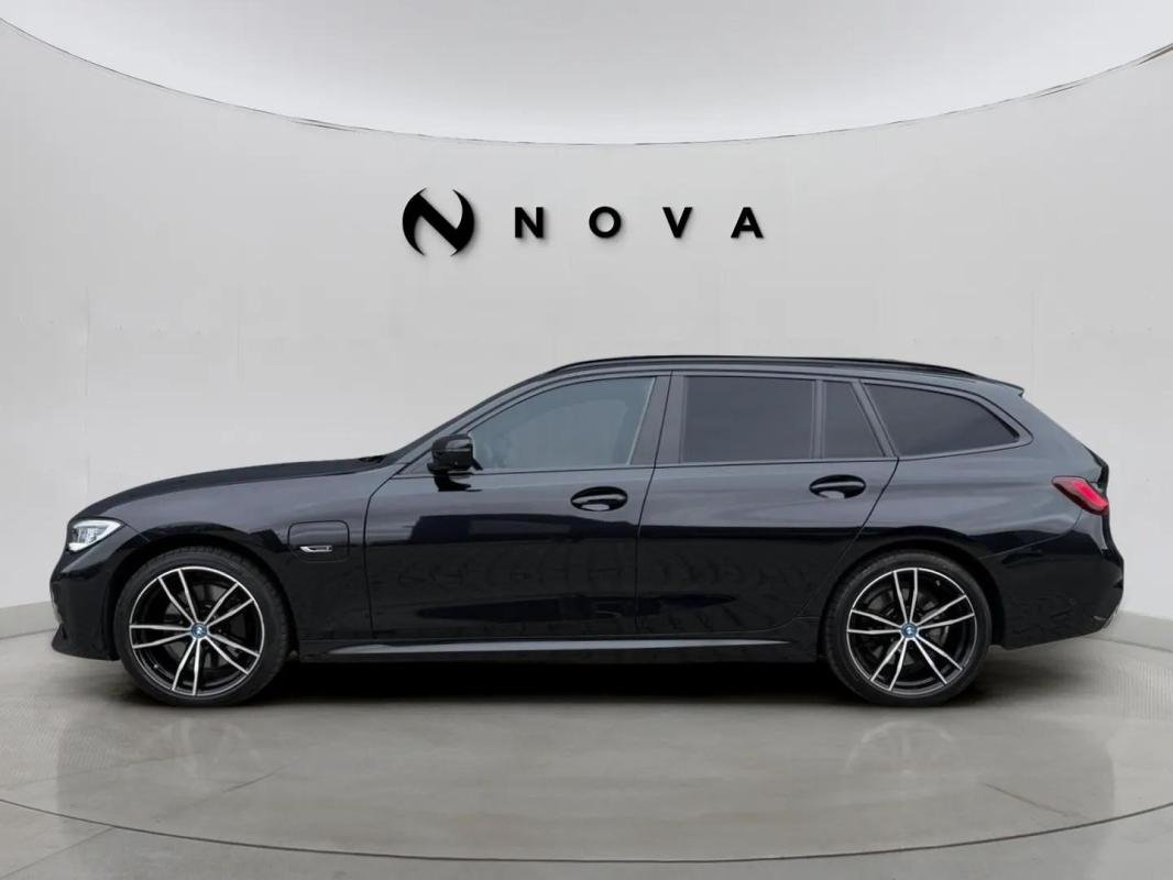 BMW 330e - Photo 2