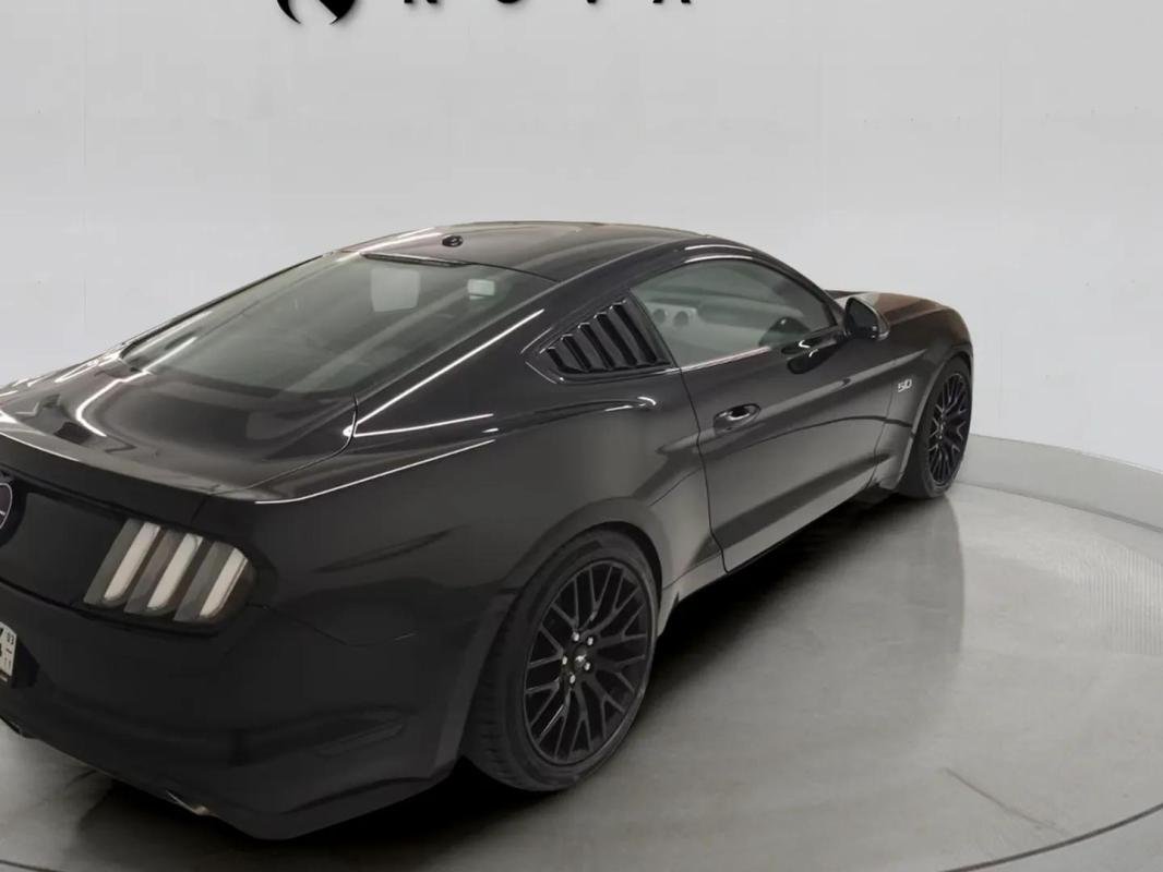 Ford Mustang - Photo 4