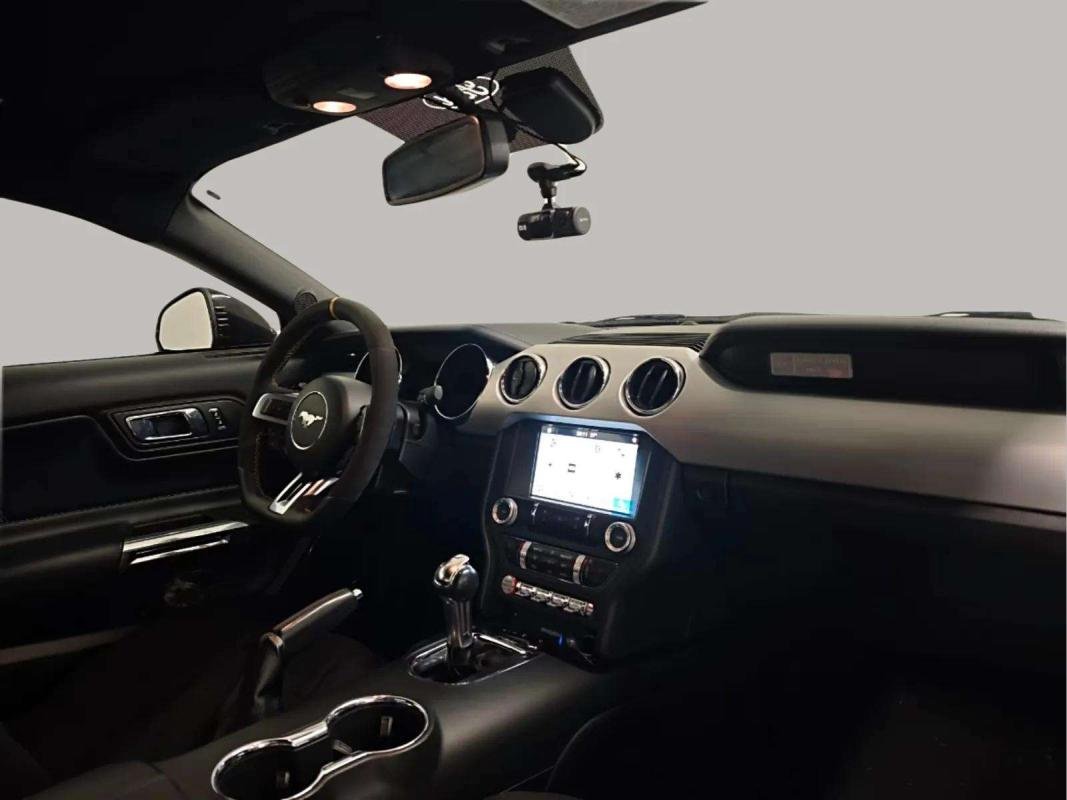 Ford Mustang - Photo 6