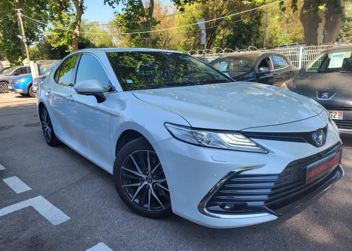 Toyota Camry - Photo 1