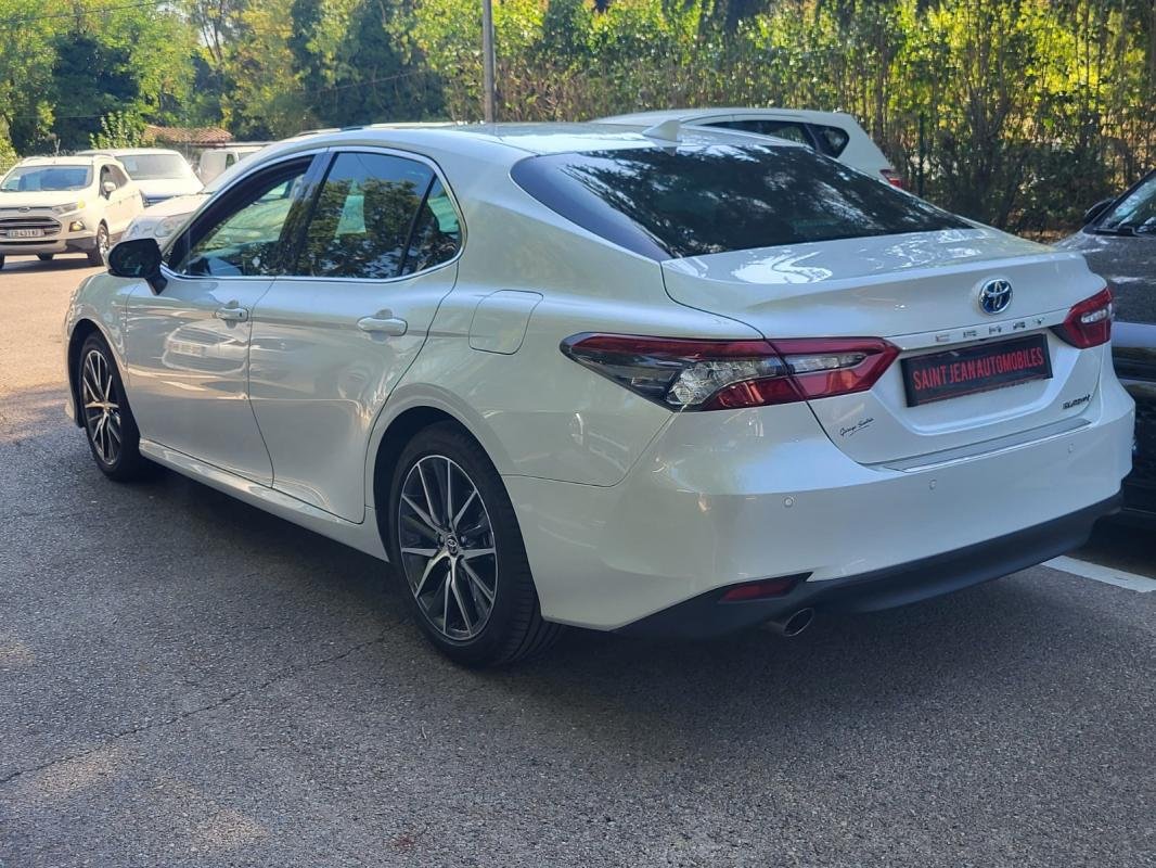 Toyota Camry - Photo 3