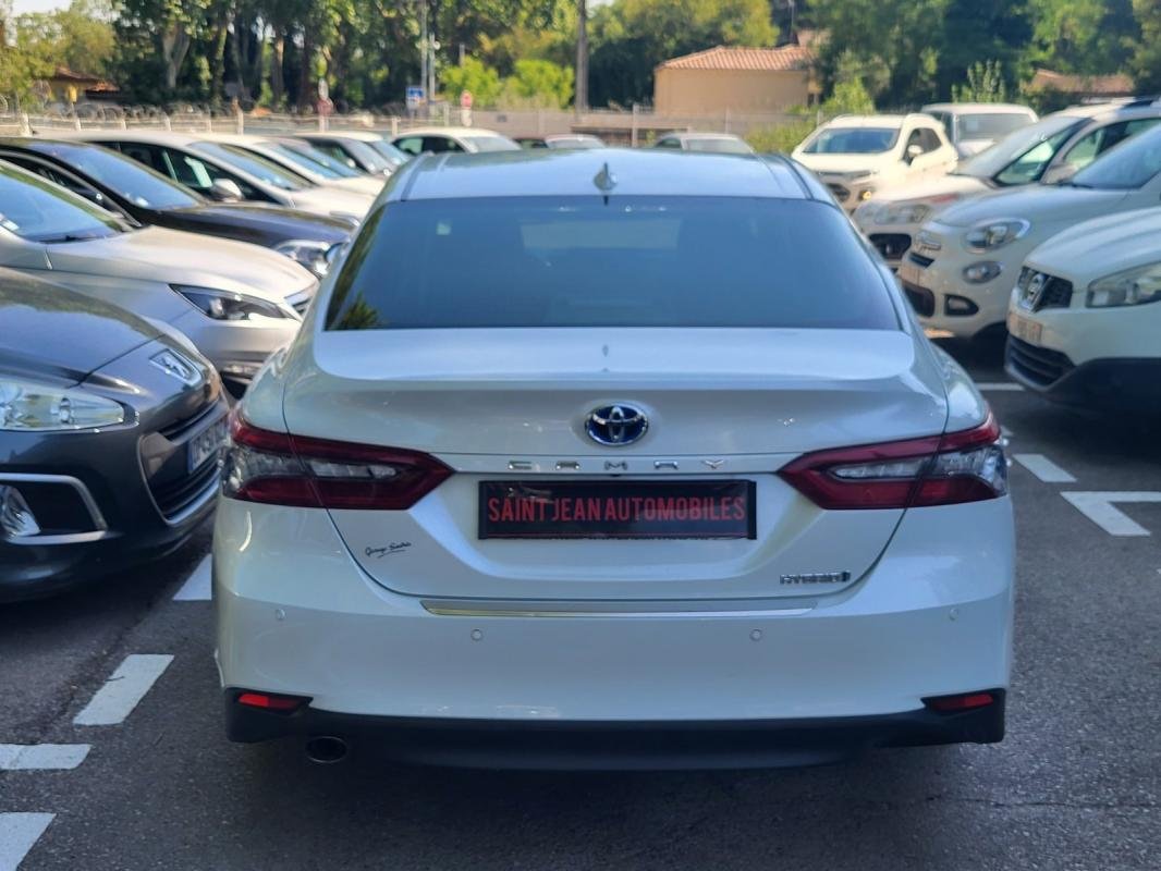 Toyota Camry - Photo 5