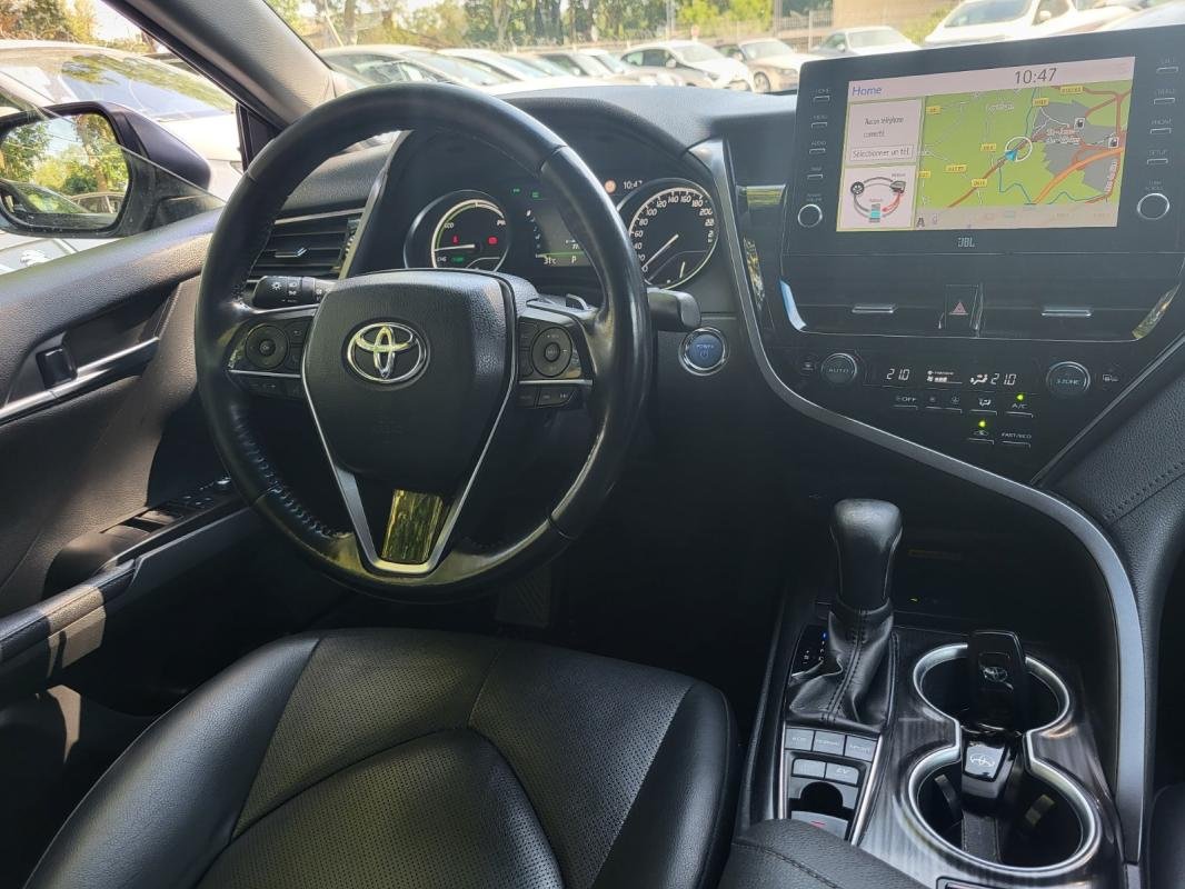 Toyota Camry - Photo 6