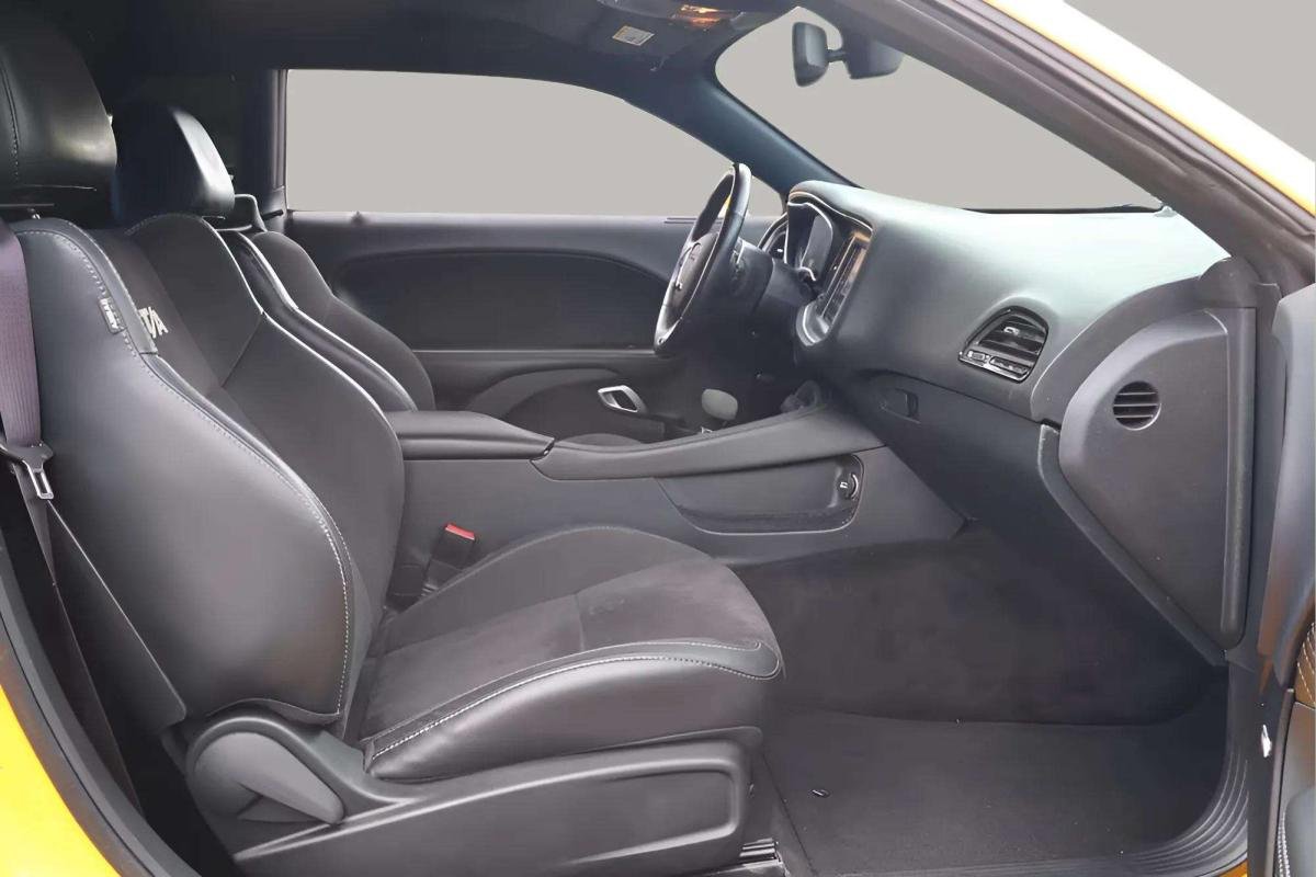 Dodge Challenger - Photo 11