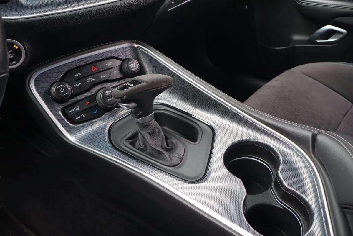Dodge Challenger - Photo 12