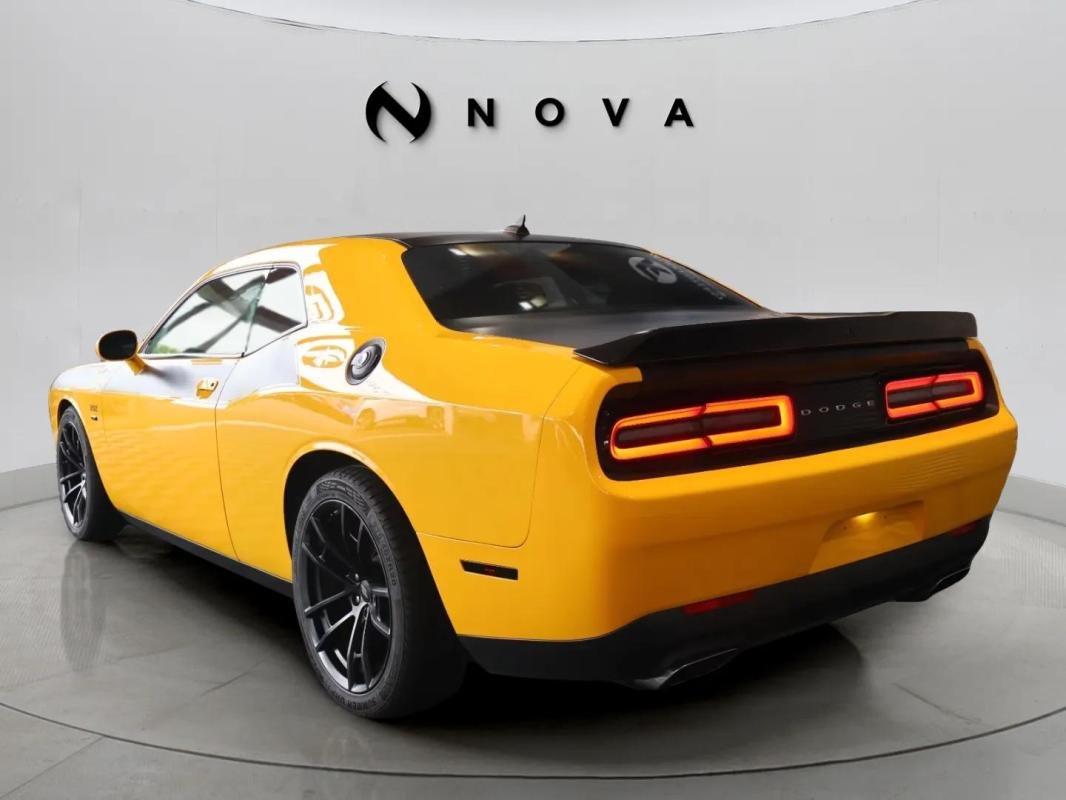 Dodge Challenger - Photo 3