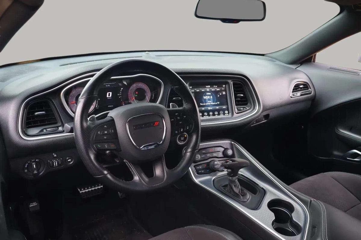 Dodge Challenger - Photo 8