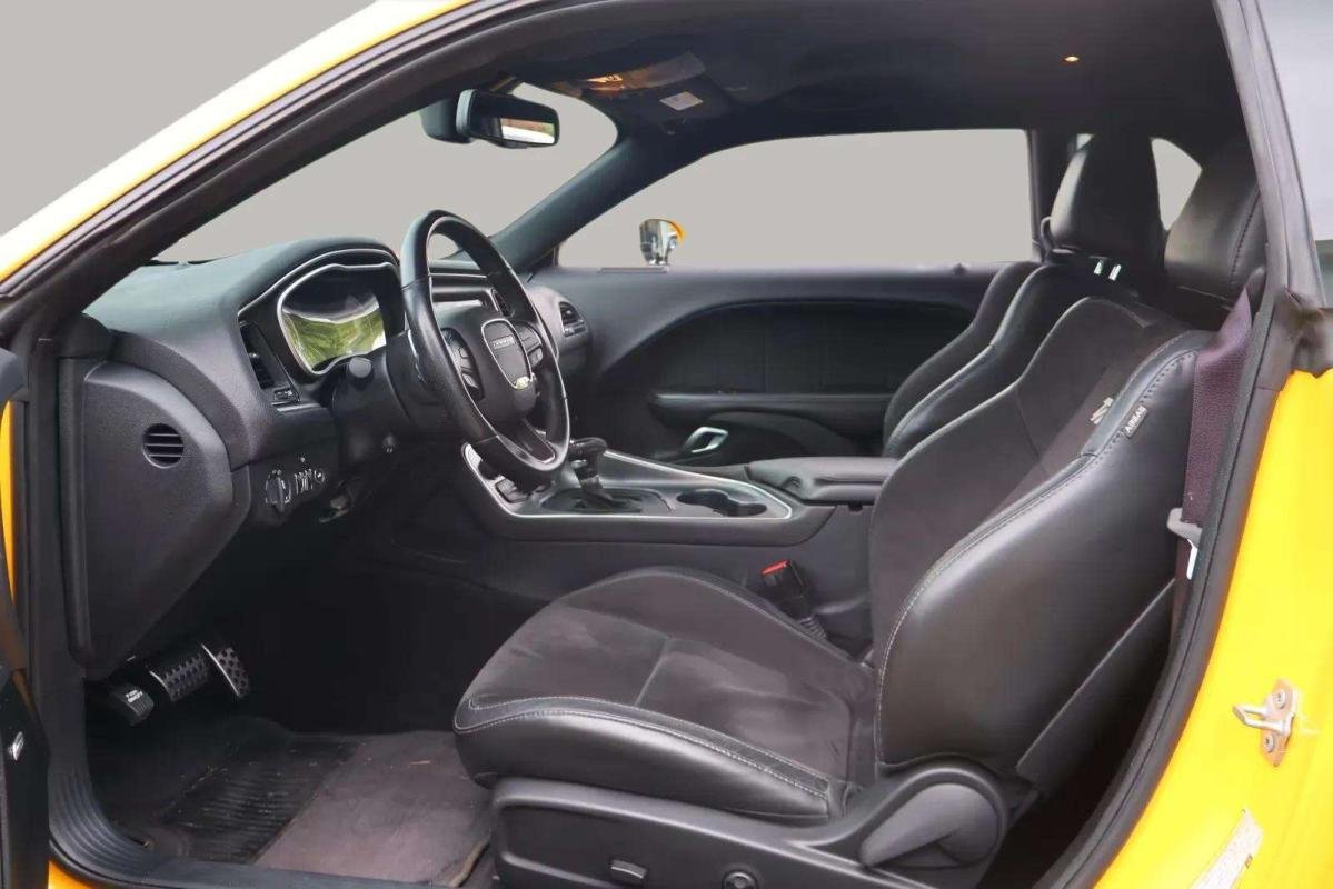 Dodge Challenger - Photo 9