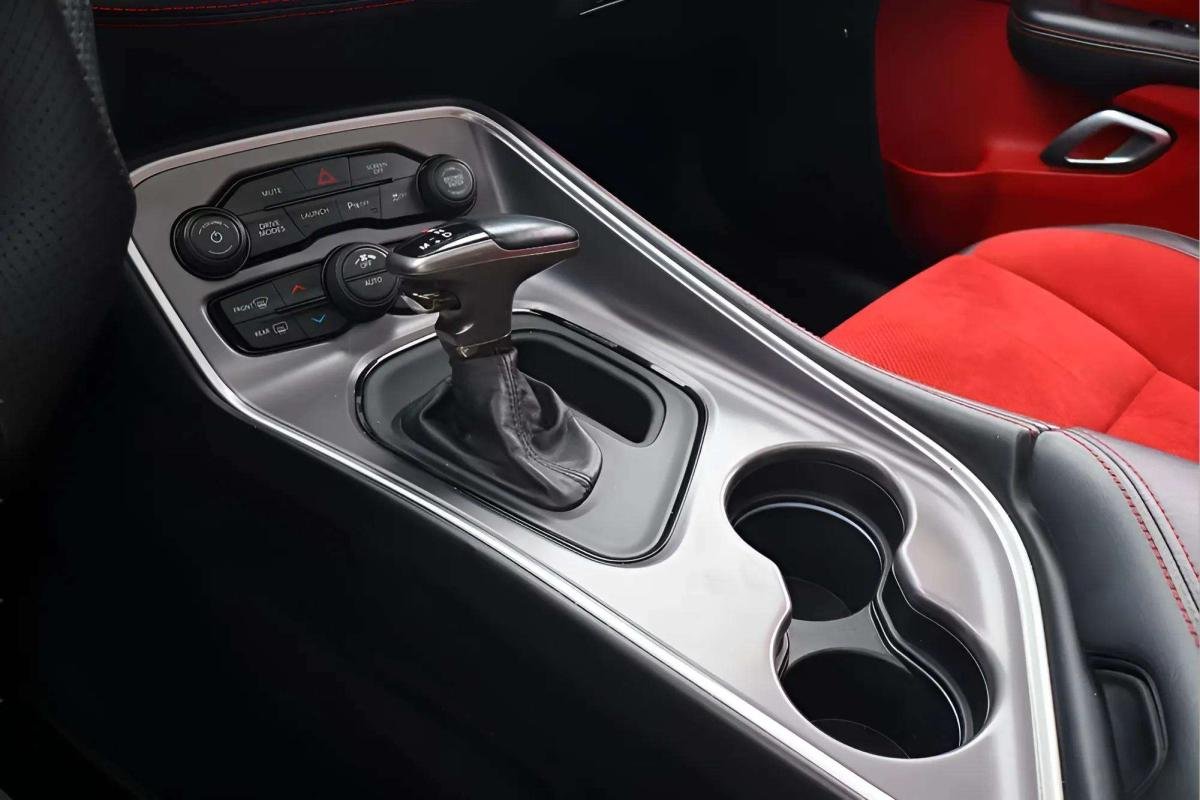 Dodge Challenger - Photo 11