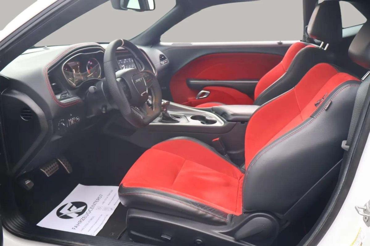 Dodge Challenger - Photo 12