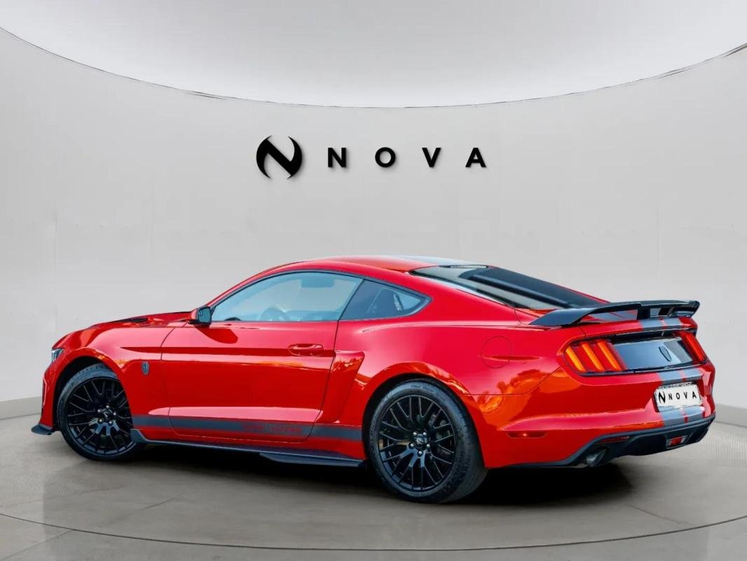 Ford Mustang - Photo 2