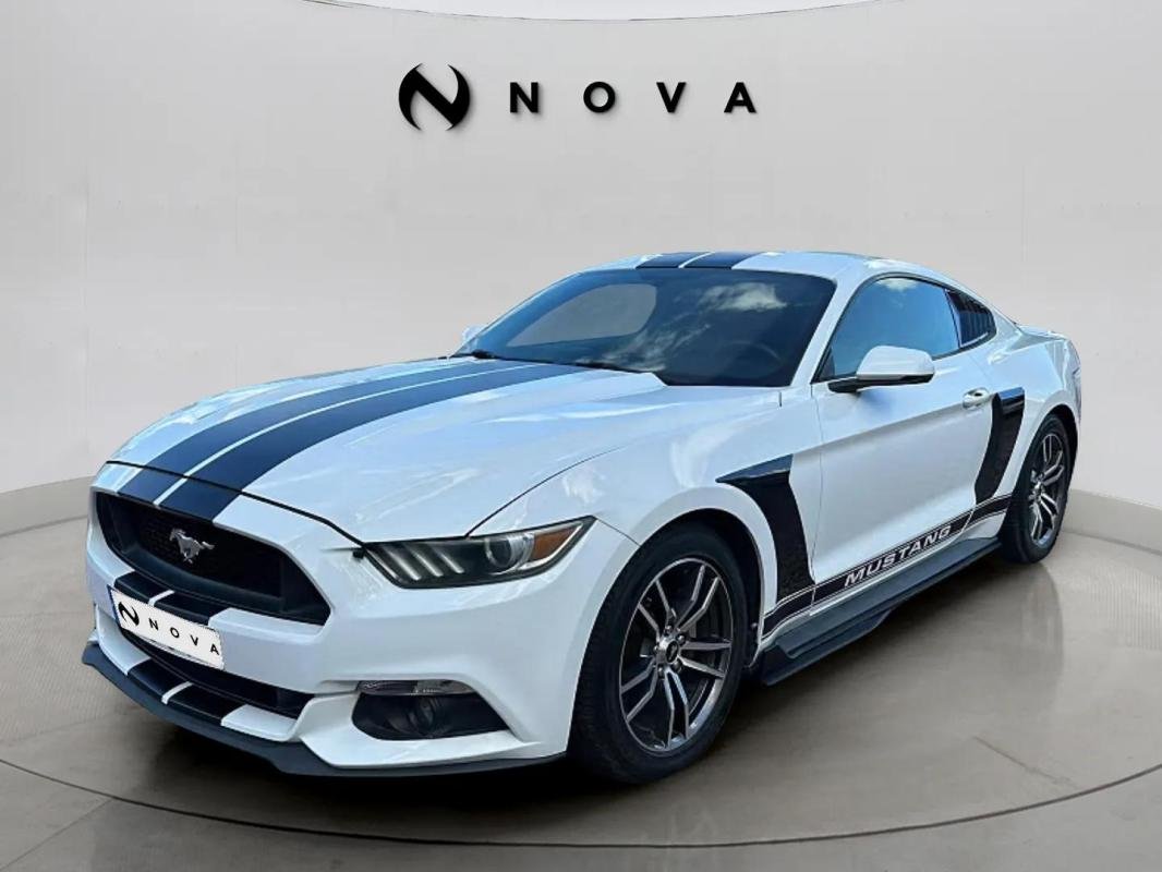 Ford Mustang - Photo 1