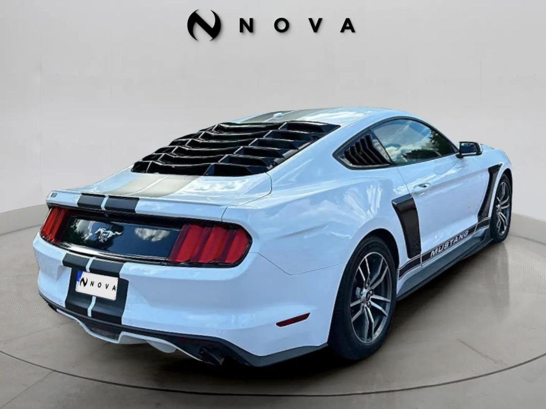 Ford Mustang - Photo 4