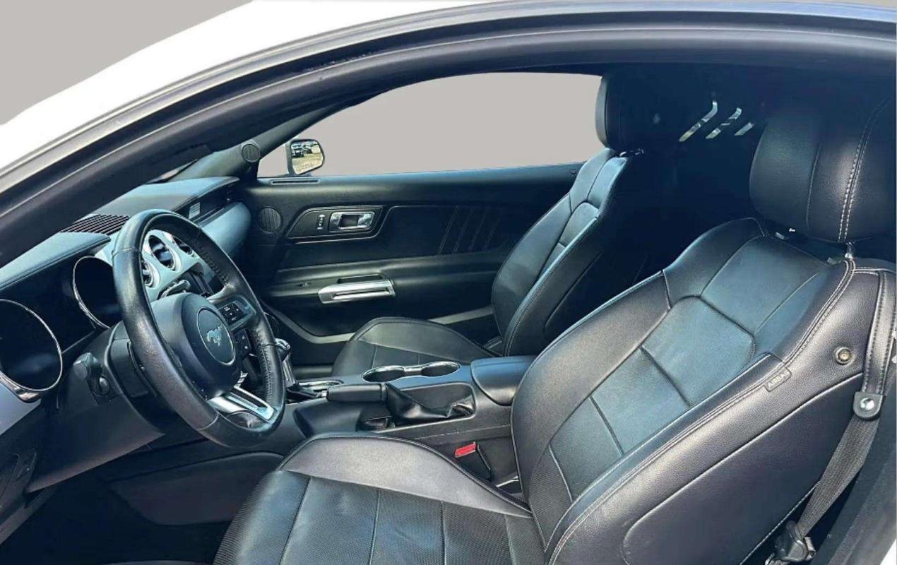 Ford Mustang - Photo 7