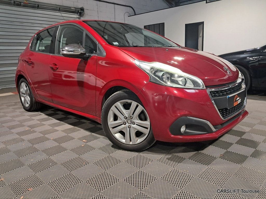 Peugeot 208 - Photo 1
