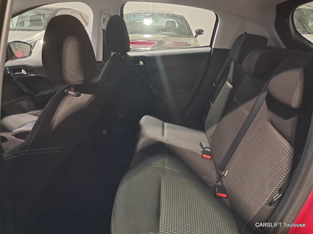 Peugeot 208 - Photo 12