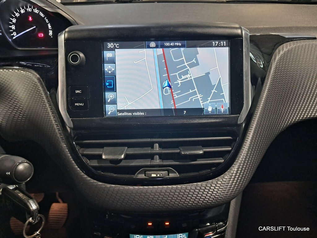 Peugeot 208 - Photo 16