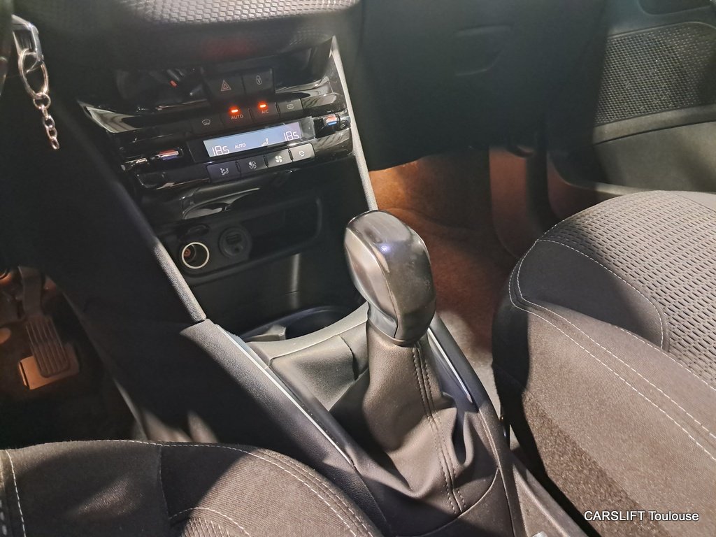 Peugeot 208 - Photo 18