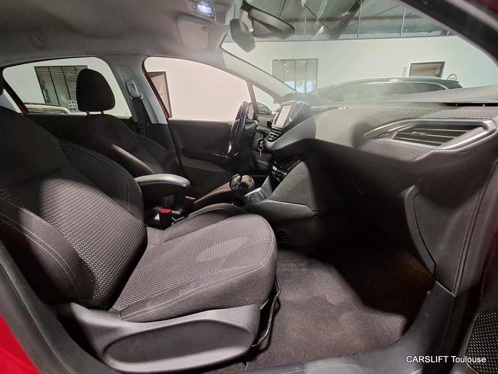 Peugeot 208 - Photo 8