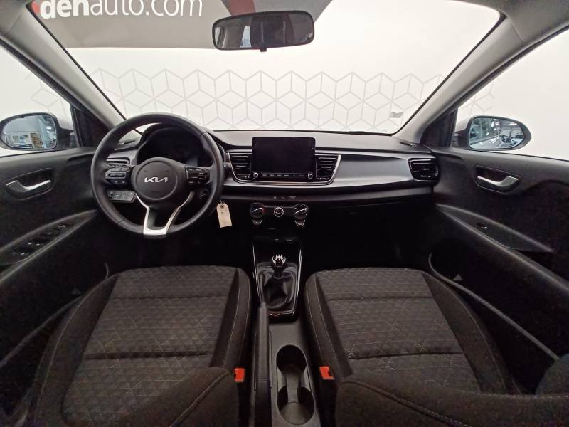 Kia Rio - Photo 12