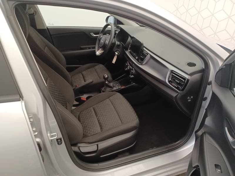 Kia Rio - Photo 14