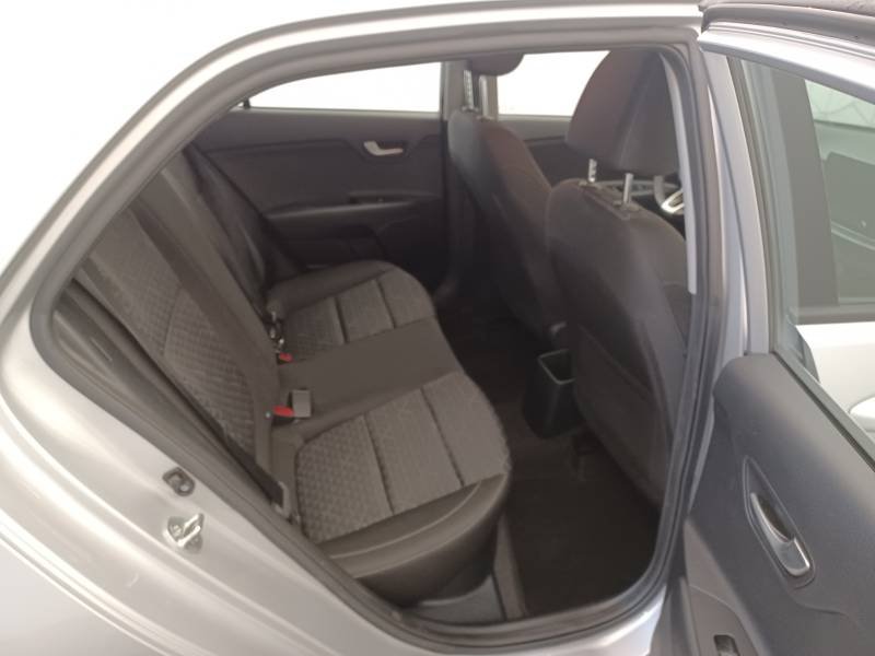 Kia Rio - Photo 15
