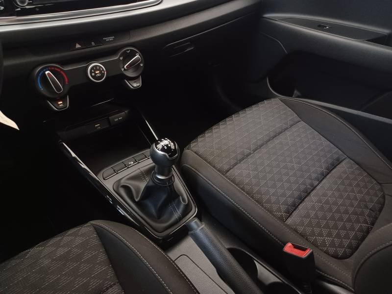Kia Rio - Photo 28