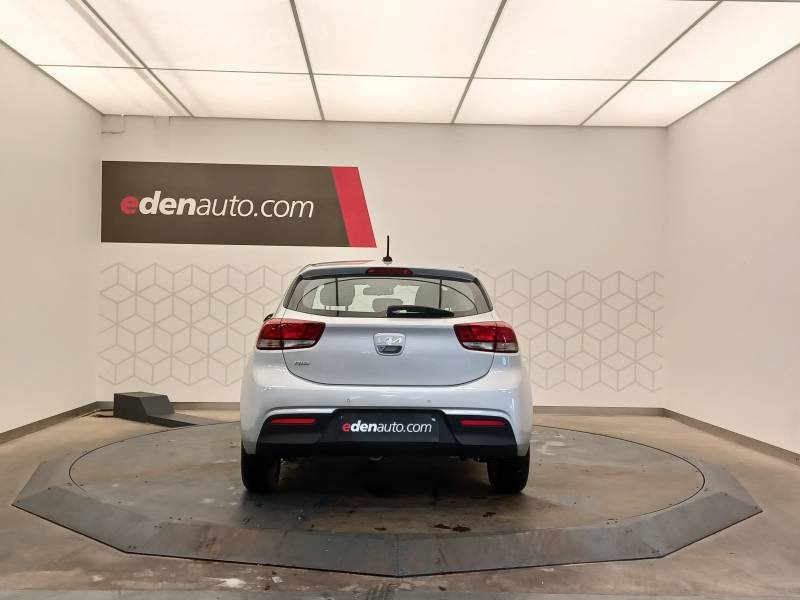 Kia Rio - Photo 6