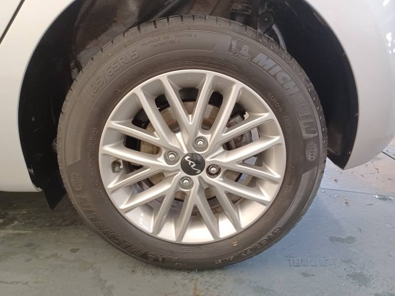 Kia Rio - Photo 8