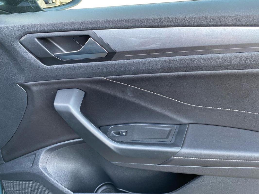 Volkswagen T-Roc - Photo 15