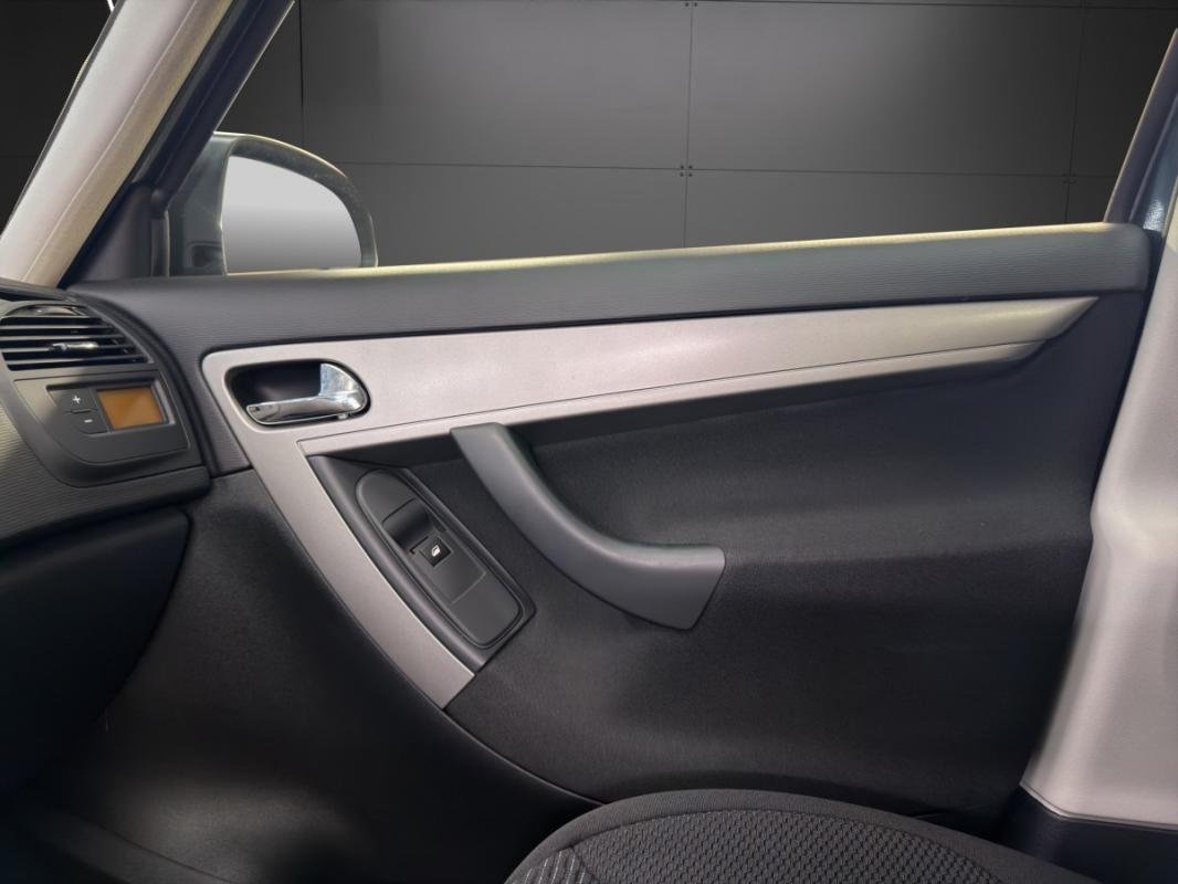 Citroën C4 - Photo 16
