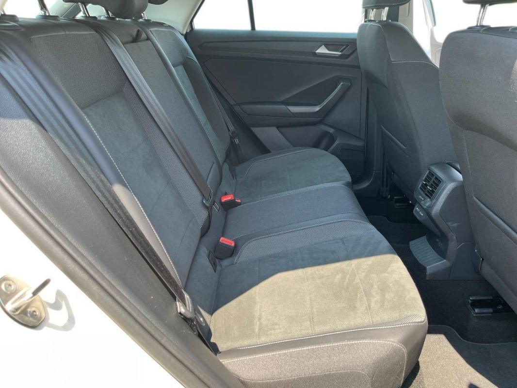 Volkswagen T-Roc - Photo 23