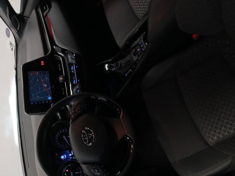 Toyota C-HR - Photo 11