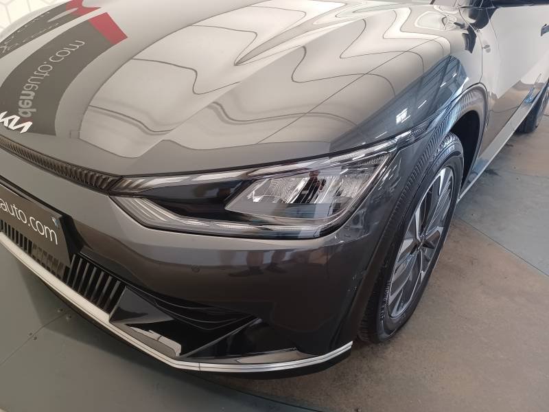 Kia EV6 - Photo 33